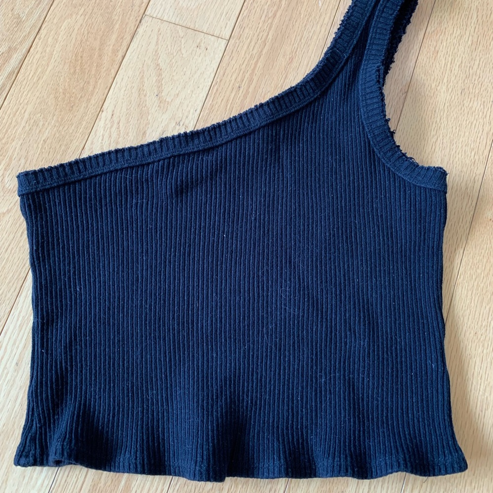 SOLD ✨ Urban Outfitters one shoulder crop top